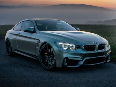 斜めからのBMW